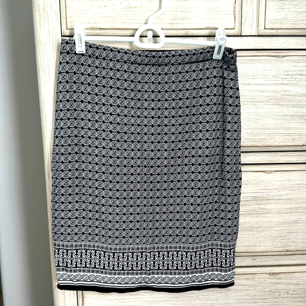 Max Studio Skirt Small Black and White